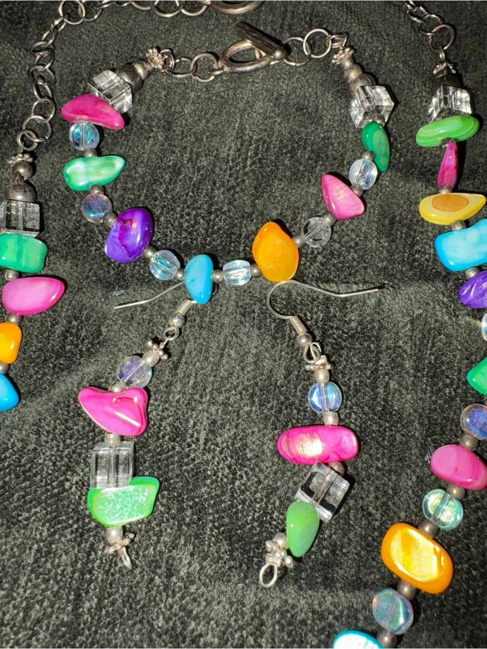 Vintage/Contemporary Artisan Multi-Color Glass Chip Jewelry Set (3-Piece Set)